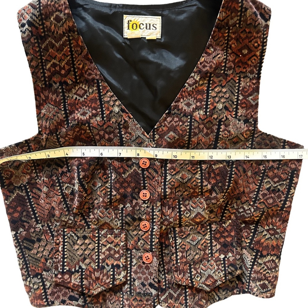 Focus Patterned Vest - Picture 4 of 5